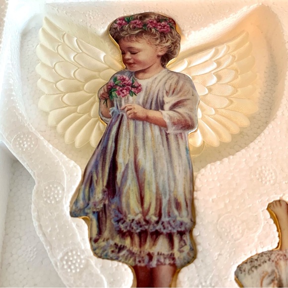 Heaven’s Little Angels Holiday Ornaments Collection - Picture 5 of 7